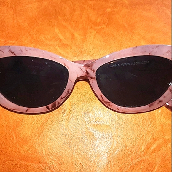 ASOS Pink/Grey Pointy Cat Eye Sunglasses🌞 - Picture 4 of 4